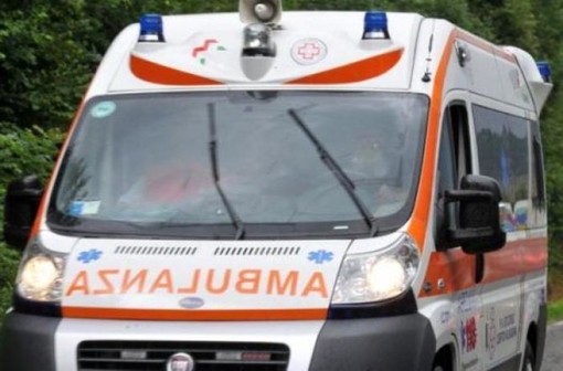 Stradella: si ribalta con l'auto in viale Resistenza, ferito un 80enne