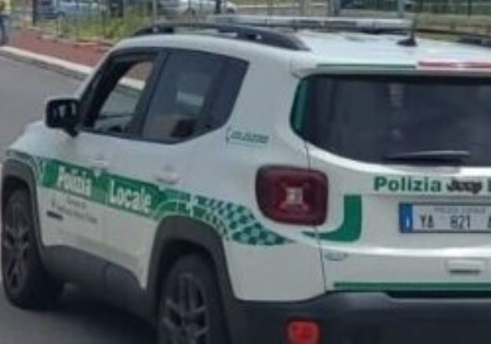 Boffalora sopra Ticino: intossicato dai fumi della ditta dove lavora, soccorso dalla Polizia locale