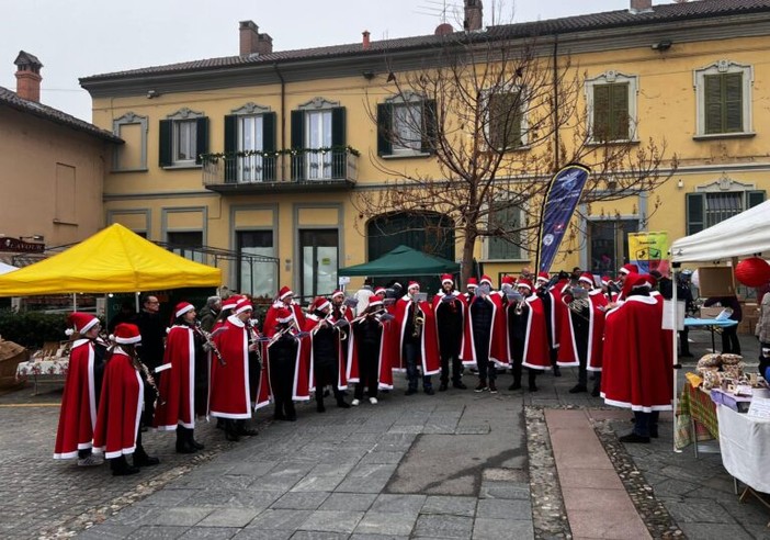 Boffalora sopra Ticino, il paese si riempie di bancarelle con i mercatini natalizi: 130 gli espositori