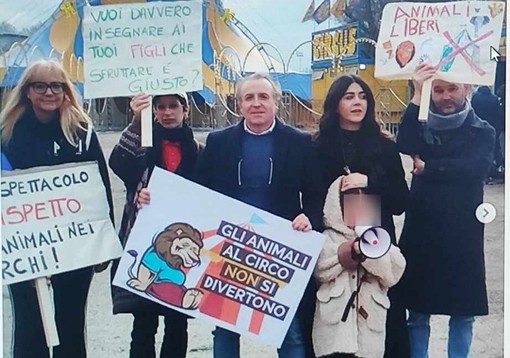 Novara, la protesta della piccola Olivia (5 anni): via gli animali dal circo