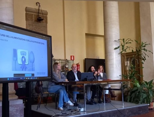 Vigevano, conferenza sui disturbi alimentari al Liceo Cairoli: un momento di riflessione partecipata