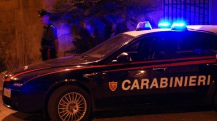 Vigevano: smontano la vetrata di un bar in viale Petrarca e fuggono con 50 euro di fondo cassa