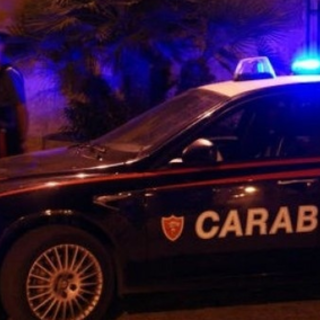 Vigevano: smontano la vetrata di un bar in viale Petrarca e fuggono con 50 euro di fondo cassa