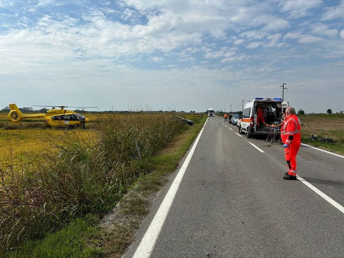 Ottobiano: scontro auto moto sulla statale 756, 56enne trasportato in elicottero al San Matteo