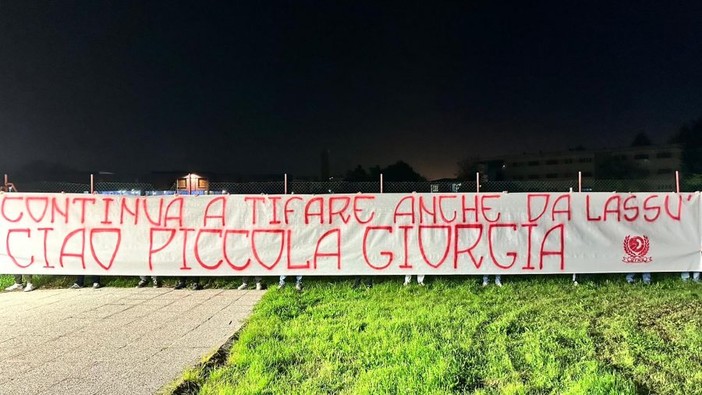 Gli ultras del Mantova hanno ricordato con uno striscione Giorgia Coraini