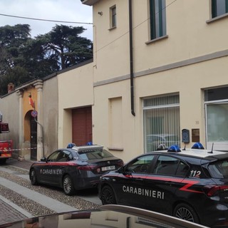 Mesero: barricato in casa, numerose pattuglie di carabinieri e vigili del fuoco sul posto