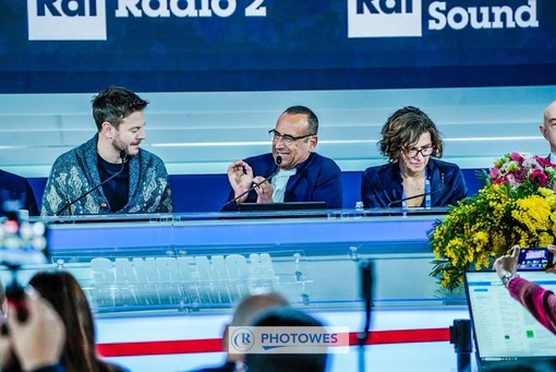 Sanremo 2025, Carlo Conti presenta la scaletta della prima serata: apre Gaia, chiudono i The Kolors, Sarah Toscano uscirà per 25esima