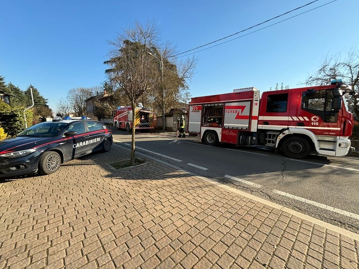 Dorno: fumo all'interno di un cortile, intervengono i Vigili del fuoco