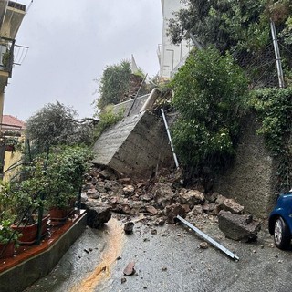 aura a Varazze per un crollo che avrebbe potuto avere conseguenze drammatiche. Sotto in gallery la situazione a Mallare, in Val Bormida, Savona e Albenga