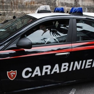 Torre d'Isola, vede un uomo che gli ruba l'auto e lo insegue. Intervengono i carabinieri, denunciato un 55enne