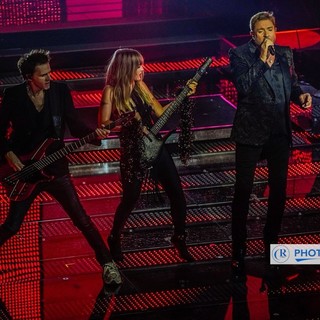 Sanremo 2025, i Duran Duran e Victoria De Angelis infiammano il palco dell'Ariston con Girls on film