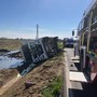 Sant'Angelo: camion che trasporta fanghi si ribalta sulla statale 596