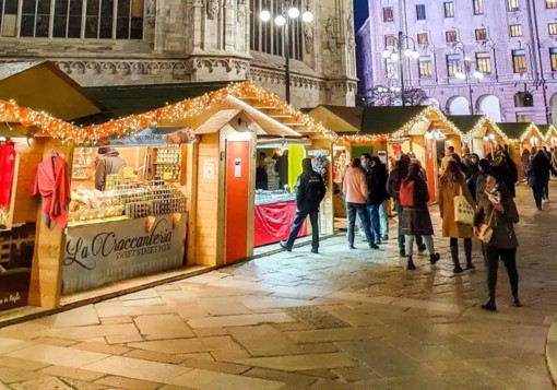 Milano: 78 baite natalizie in legno nella piazza del Duomo