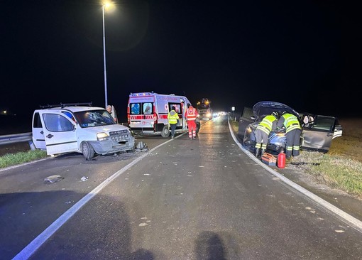 Lomello: scontro tra suv e furgone sulla statale 211, quattro persone soccorse in codice giallo