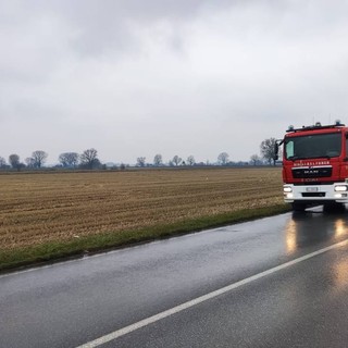 Pavese: auto esce fuori strada dopo avere urtato un animale selvatico, due feriti