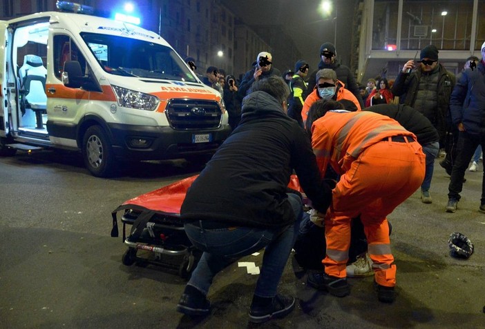 Milano, festa per il Marocco: altri tre feriti lievi, l’accoltellato stava sedando una rissa