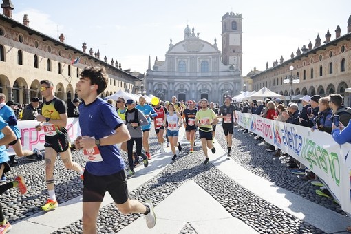 Vigevano, nella Scarpadoro dei record (oltre 2.800 partecipanti) trionfano Simone Peyracchia e Anna Bardelli