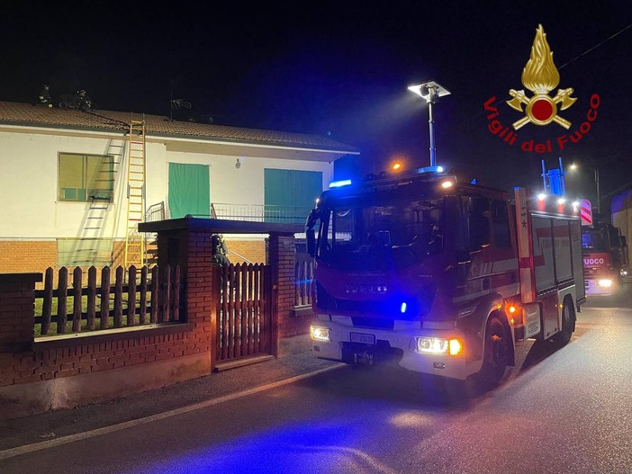 Dorno: incendio in una canna fumaria, Vigili del fuoco in azione sul posto