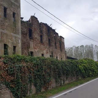 Boffalora sopra Ticino, la vecchia filanda è (da anni) un rudere che rischia di crollare da un momento all’altro