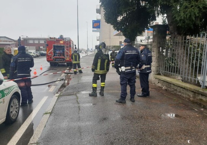 Magenta: boato in via Crivelli, fiammata fa saltare il tombino