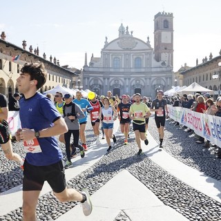 Vigevano, nella Scarpadoro dei record (oltre 2.800 partecipanti) trionfano Simone Peyracchia e Anna Bardelli