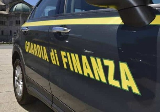 Lombardia: frode fiscale da 1,7 milioni, GdF sequestra soldi e una Jaguar