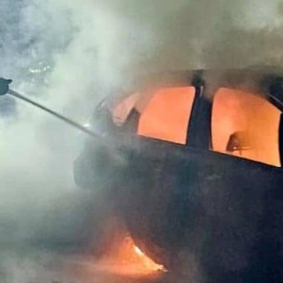 Abbiategrasso: incendiano l’auto della ex, assolti perché il fatto non sussiste