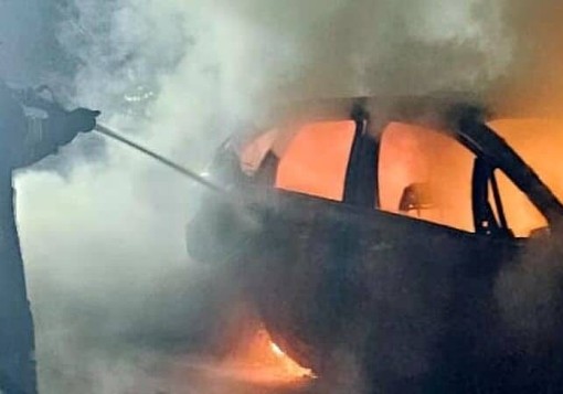 Abbiategrasso: incendiano l’auto della ex, assolti perché il fatto non sussiste