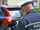 Saronno: tornano dal funerale e trovano le multe sulle auto