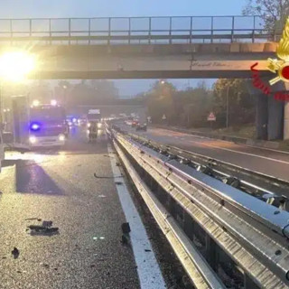 Sfonda con auto barriera cavalcavia, Novara &quot;spezzata&quot; per 5 ore