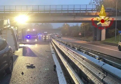 Sfonda con auto barriera cavalcavia, Novara &quot;spezzata&quot; per 5 ore