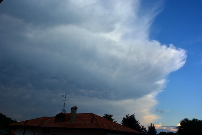 Due giorni di nuvole e deboli piogge, ma da giovedì vento e sole ci portano fino a dicembre