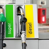 Forti aumenti del prezzo della benzina: gasolio ai livelli di agosto