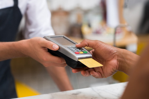 Valle Lomellina dice addio ai contanti: arriva il Pos per pagare la mensa scolastica