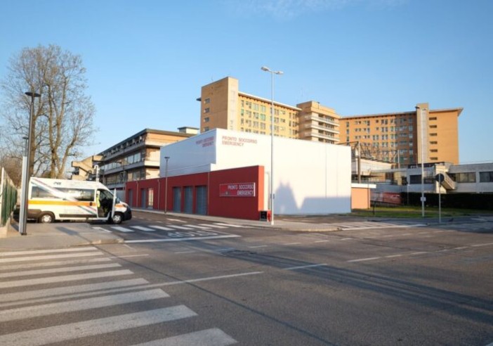 Magenta: incendio nell’area cantiere dell’ospedale Fornaroli forse causato da un senza tetto per scaldarsi