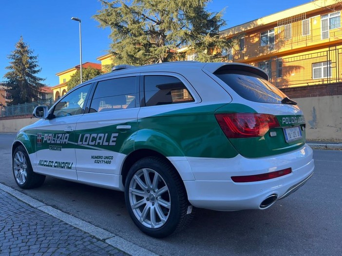 Trecate: aggredisce gli agenti di polizia locale per evitare i controlli: arrestato un 43enne