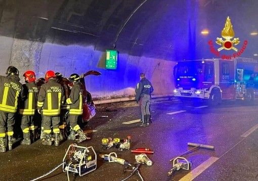 Tragedia in galleria del Comasco: due morti e cinque feriti in un drammatico incidente