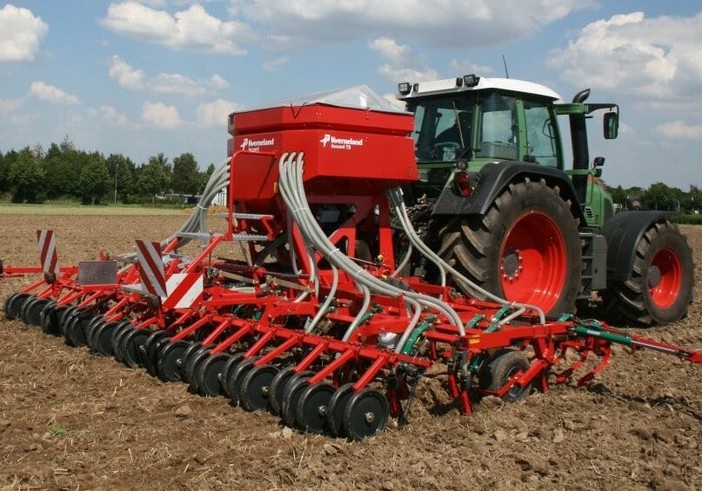 Tragedia nel Lodigiano: 18enne muore schiacciato da macchinario agricolo