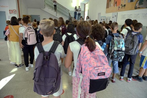 Scuola, cambiano pagelle di elementari e medie: le novità