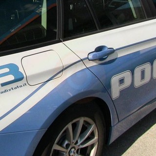 Voghera: non si ferma all'alt della polizia, pusher arrestato con 53 involucri di sostanze stupefacenti