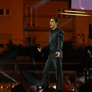 Sanremo, da piazza Colombo alle terrazze: tutti amano Tedua, il Suzuki Stage si chiude con un altro sold out