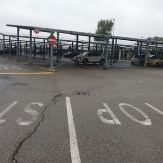 Magenta: vandali delle auto in sosta, colpite anche quelle al parcheggio della piscina