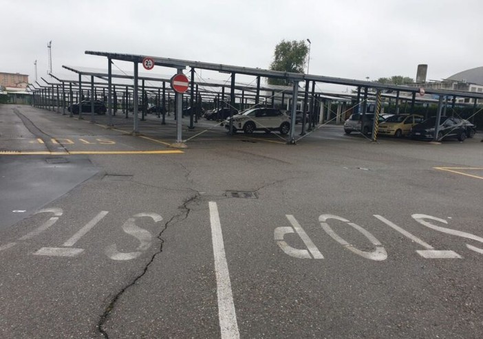 Magenta: vandali delle auto in sosta, colpite anche quelle al parcheggio della piscina