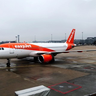 Quattro pavesi ricevono 1000 euro per volo in ritardo Easyjet Milano-Olbia