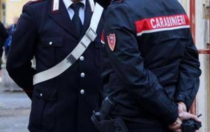 Non accettano l'orientamento sessuale della figlia e la sequestrano: arrestata coppia a Napoli