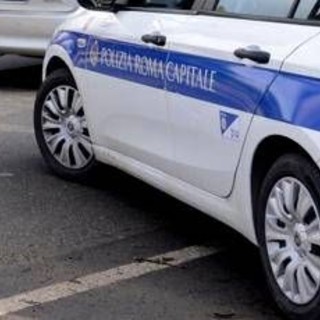 Roma, 17enne alla guida fugge all'alt e semina panico sul Gra