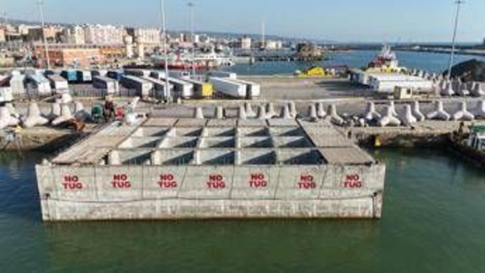 Porti, arrivato cassone A02 per antemurale nuovo accesso sud Civitavecchia