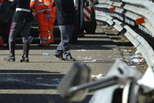 Scontro sulla A26, due morti e due feriti nel novarese