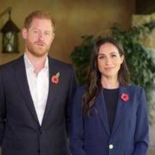 Harry di nuovo 'in panchina', ogni tanto sullo sfondo della nuova serie di Meghan