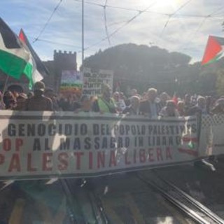 Roma, in corteo un migliaio di manifestanti pro Palestina: &quot;Siamo tutti antisionisti&quot;